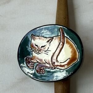Vintage 1979 Pin Brooch Cat Lover Feline Oval Resin Signed Meow White Brown Tail